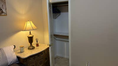 Private room w/private bath Main Photo