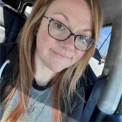 Professional Female seeks a small or large room Main Photo