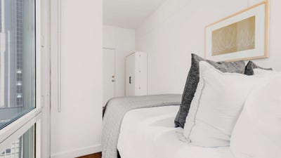 Furnished rooms for rent in heart of Midtown Main Photo