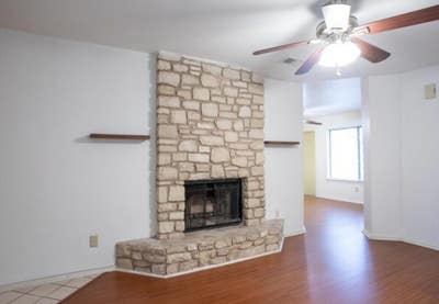Modern room in Austin Main Photo