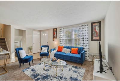 Live in Waldorf: Comfy Home Just an Minute Walk to Main Photo
