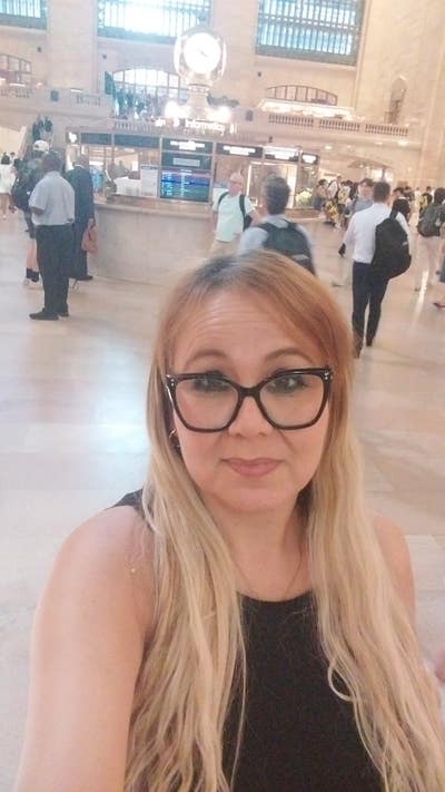 Professional Female seeks a small or large room Main Photo