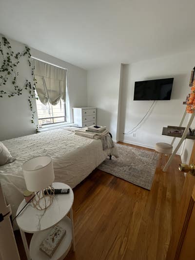 Furnished Room in Astoria, Steps to Broadway N/W  Main Photo