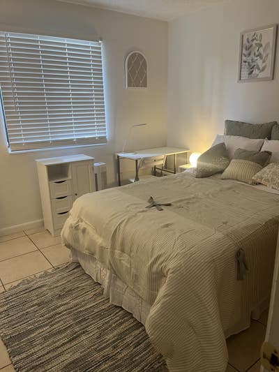 Great  Location! Females Preferred! Main Photo