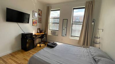 Sunny Harlem Apartment with High Ceiling Main Photo