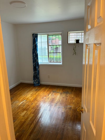 $1,300 Primary Bedroom in Far Rock  Main Photo