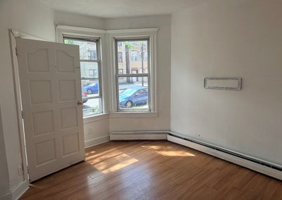 Journal square private room for rent available  Main Photo