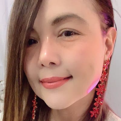 Professional Female seeks a small or large room Main Photo