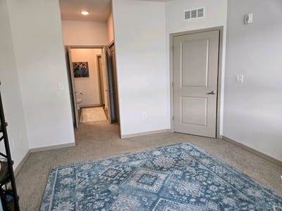 Large bedroom w/ Private Bathroom  Main Photo
