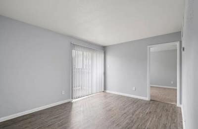 Comfortable room available Main Photo