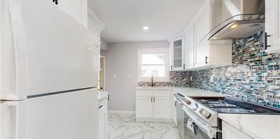 Large room/private bathroom Main Photo