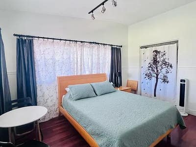 Spacious Furnished Room – Private Bath & Fast WiFi Main Photo