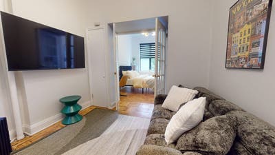 1 bed in East Village on a flexible lease Main Photo