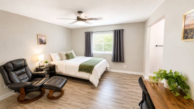 Spacious Furnished Primary Room with Private En S Main Photo