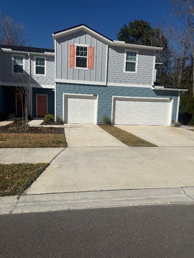 Cozy 3BR 2.5 Bath  Townhouse share with 1 Private Main Photo