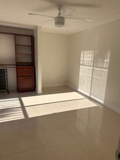 Beautiful Room in quiet neighborhood close to 595 Main Photo