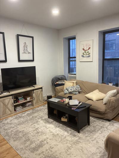 Looking for new roommate  Main Photo