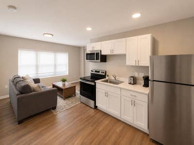  Super Host Private 1 Bedroom Apts in Westport! St Main Photo