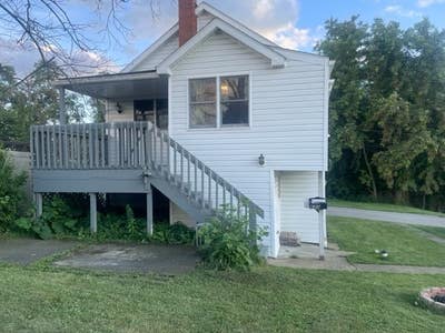 Clean one BR home with garage near Mounds Park Main Photo