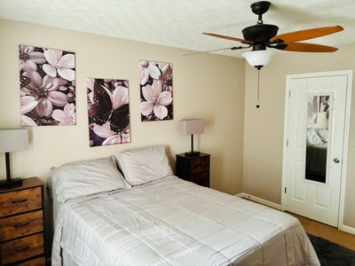 Clean Quiet Secured Room Main Photo