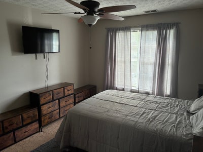 Clean Quiet Secured Room Main Photo