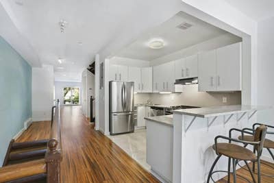 🔥 Spacious Private Suite in Harlem Brownstone Main Photo