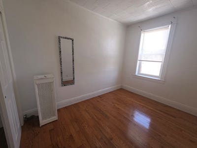 2 Rooms in Long Island City/Astoria Main Photo