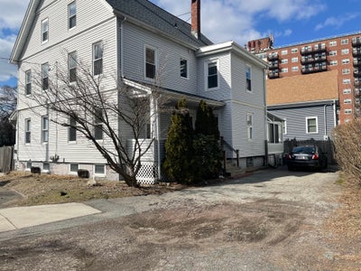 Room for Rent in Well-Appointed 4-Bedroom Home Main Photo