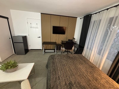 Spacious & Bright Room for Rent in a Safe & Quiet  Main Photo