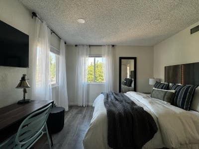 Furnished Room for Rent Main Photo