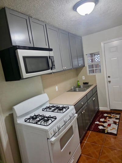 Cozy Apartment | Nightly & Extended Stays | Sleeps Main Photo