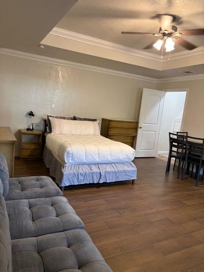     Convenient Studio Stay | StadiumsUTA & More Main Photo