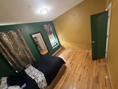 Beautiful Large room for rent working person only Main Photo