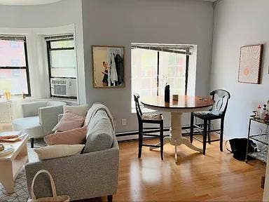 Magnificent 2 Bedroom Floor-Through Apartment Main Photo