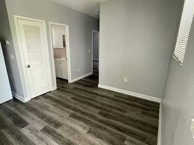 Private 1 Bedroom Rear House with Central A/C Main Photo