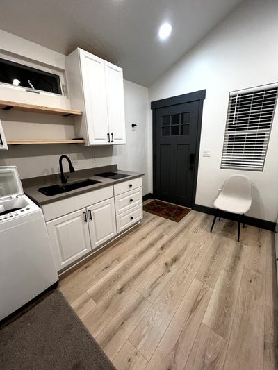 Private Room with Its Own Bathroom and Kitchen Main Photo
