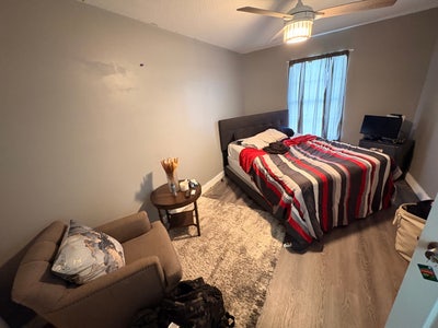 Nurse looking for 2 roommates Main Photo