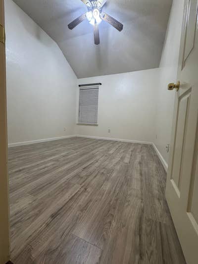 Spacious room for rent Main Photo