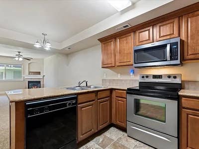 Spacious 2BR Townhome with Private Bathrooms Main Photo
