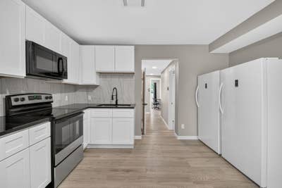  Northeast Houston CoLiving Space near I Transit L Main Photo
