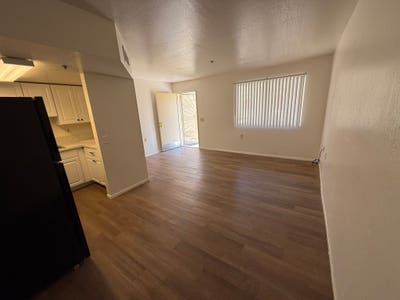 Remodeled _be _Bath condo. partial utilities inclu Main Photo