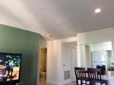 QUIET Penthouse LevelIncludes Utilities Main Photo