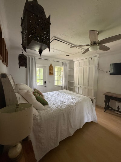 Room in beautiful house on Lake Osborne  Main Photo