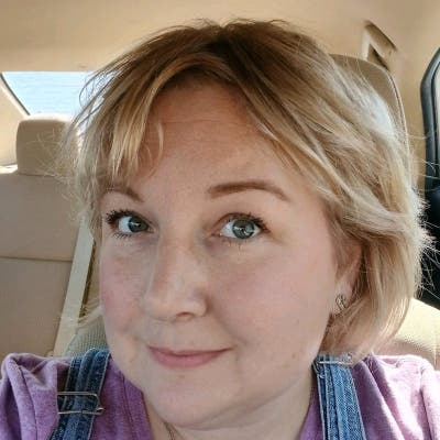 Professional Female seeks a small or large room Main Photo
