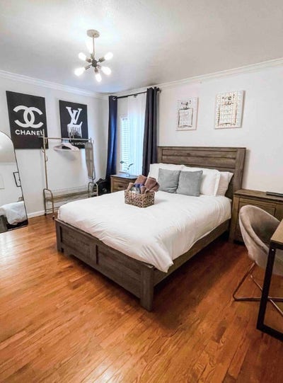 Bright, comfortable living space Main Photo