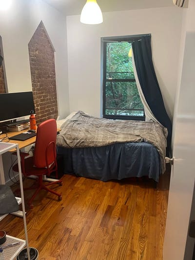 Room available, private bath and shared office Main Photo