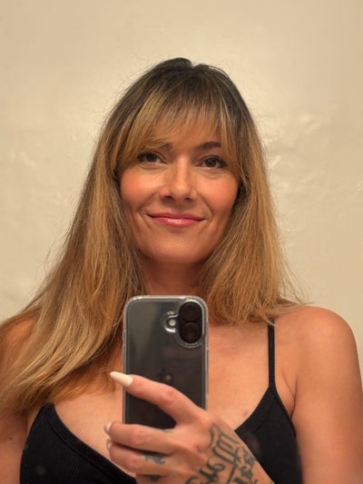 Professional Female seeks a large room Main Photo