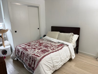 Spacious Roosevelt Island Half-Bath Suite Main Photo