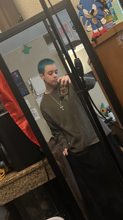  Young queer adult looking for lgbtq friendly home Main Photo
