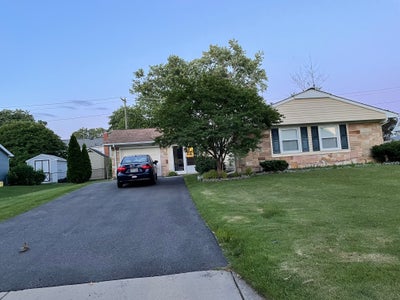 Rancher in the Suburbs with no Steps Main Photo